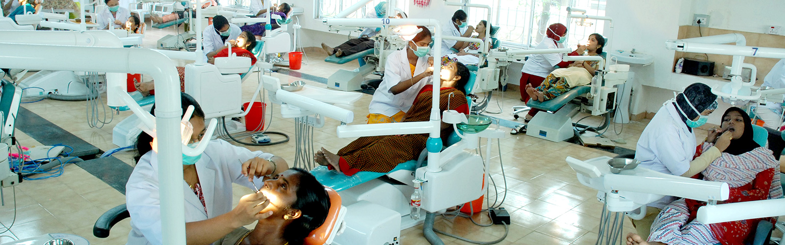 Women students in the Vivekanandha dental clinic
